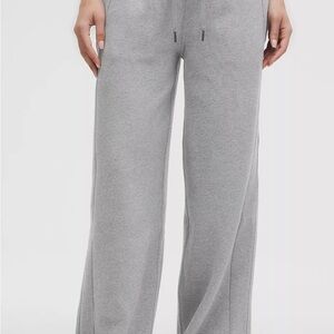 Scuba Mid-Rise Wide-Leg Pant
Regular
Heathered Medium Grey